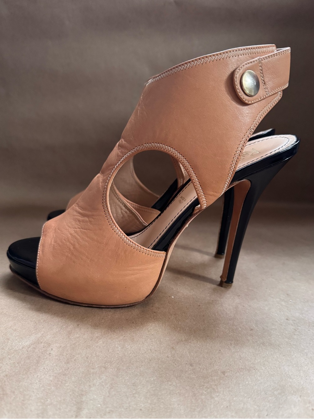 Jerome C Rousseau Beige and Black Patent Leather Open Toe Platform 5” Heels. 40 - Picture 4 of 13